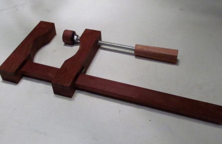 Grampos para marcenaria