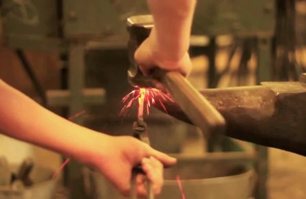 Abridor de garrafas forjado