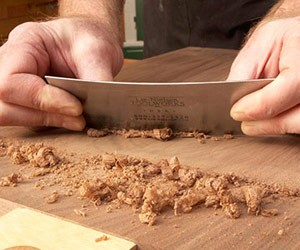 Como afiar e usar uma raspilha