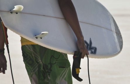 Como é fabricada uma prancha de surf