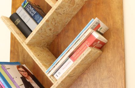 Estande de parede para livros