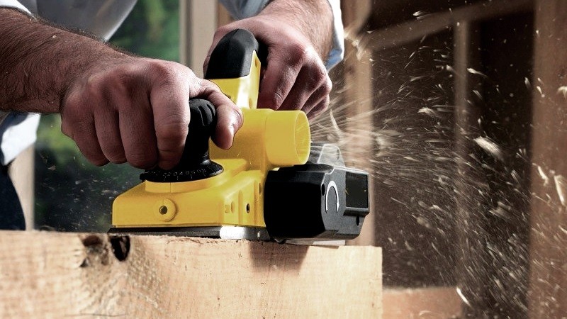 Como usar plaina elétrica